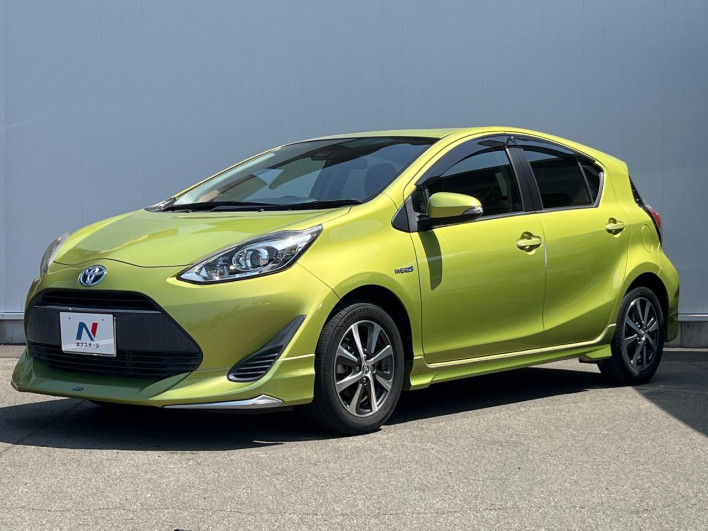 2017 Toyota Aqua DAA-NHP10 (UW-6a0c6d34f3b19)[0]