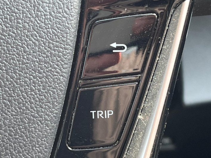 2017 Toyota Aqua DAA-NHP10 (UW-6a0c6d34f3b19)[22]