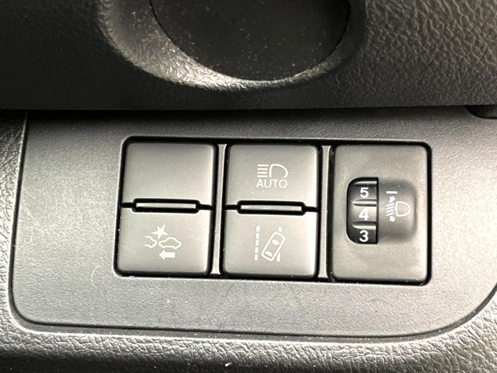 2015 Toyota Sienta DAA-NHP170G (UW-6a0c6d37e6653)[7]