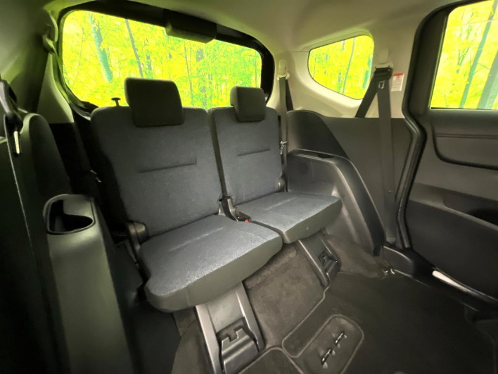 2015 Toyota Sienta DAA-NHP170G (UW-6a0c6d37e6653)[29]