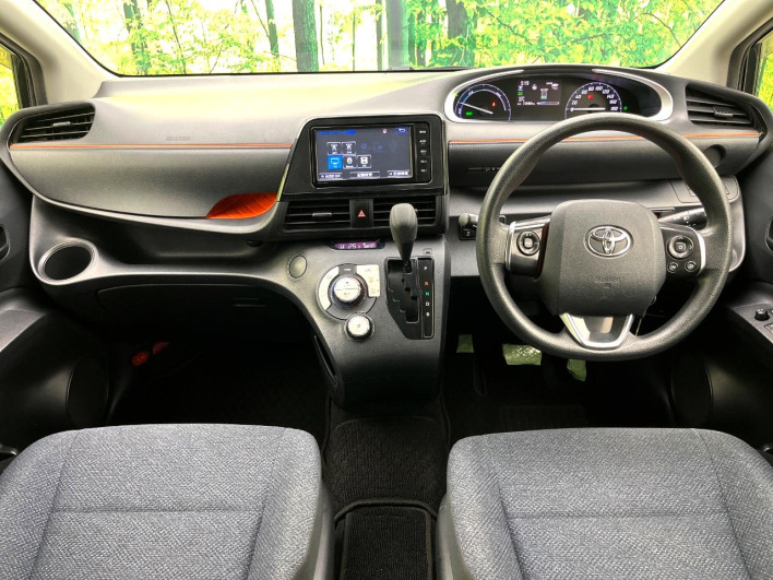 2015 Toyota Sienta DAA-NHP170G (UW-6a0c6d37e6653)[13]