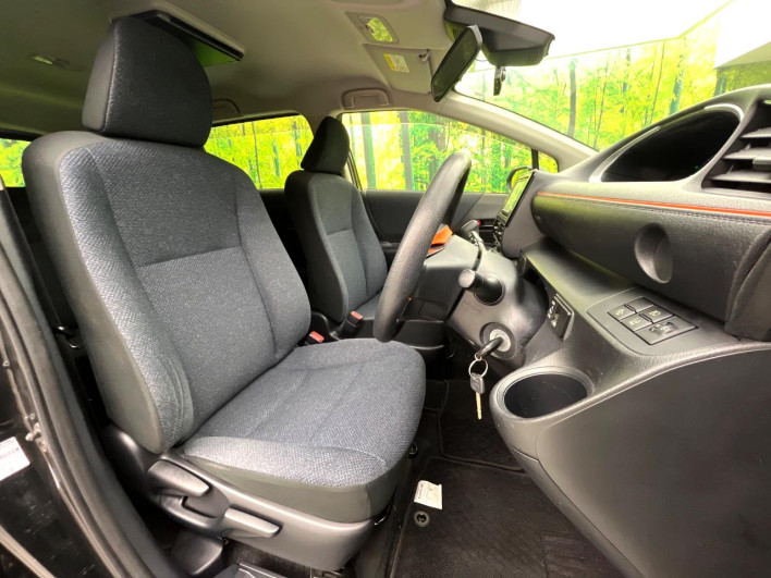 2015 Toyota Sienta DAA-NHP170G (UW-6a0c6d37e6653)[25]