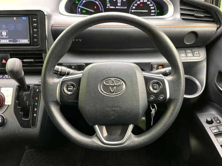 2015 Toyota Sienta DAA-NHP170G (UW-6a0c6d37e6653)[14]
