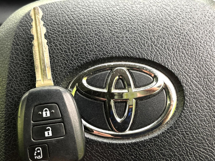 2015 Toyota Sienta DAA-NHP170G (UW-6a0c6d37e6653)[10]