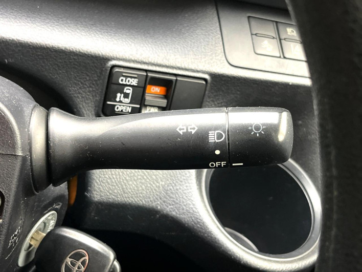 2015 Toyota Sienta DAA-NHP170G (UW-6a0c6d37e6653)[17]