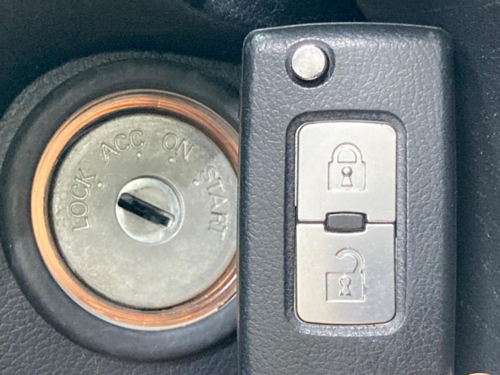 2015 Mitsubishi Pajero LDA-V98W (UW-6a0c6d679eecd)[12]