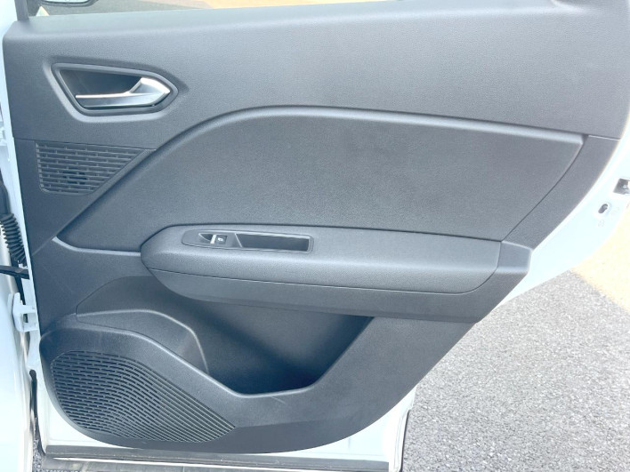 2023 Renault Captur 3BA-HJBH5H (UW-6a0c6d69cca12)[19]