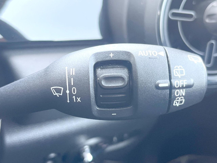 2021 Rover Mini 3BA-XR15MW (UW-6a0c6d746d267)[29]