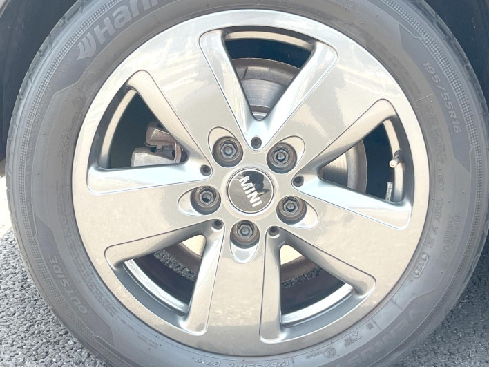 2021 Rover Mini 3BA-XR15MW (UW-6a0c6d746d267)[15]