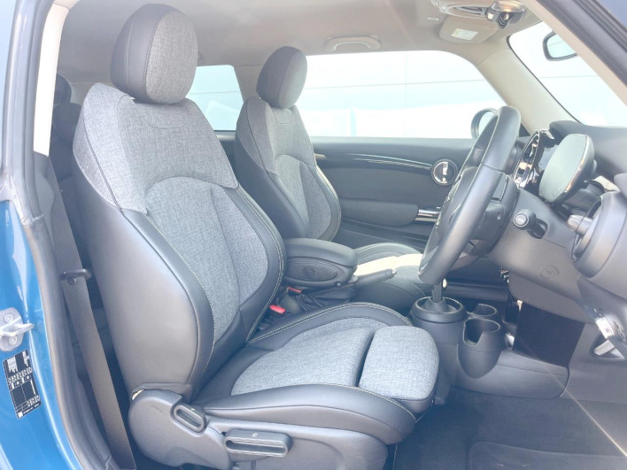 2021 Rover Mini 3BA-XR15MW (UW-6a0c6d746d267)[24]