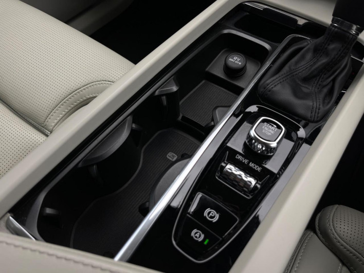 2019 Volvo XC60 LDA-UD4204TXC (UW-6a0c6d7793ccb)[20]