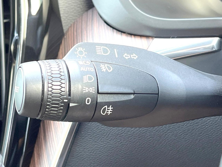 2022 Volvo XC60 5AA-UB420TXCM (UW-6a0c6d77d2349)[29]