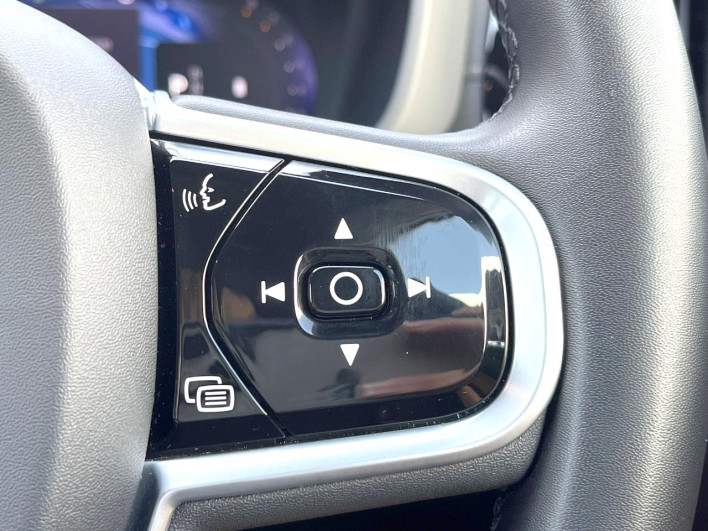 2022 Volvo XC60 5AA-UB420TXCM (UW-6a0c6d77d2349)[28]