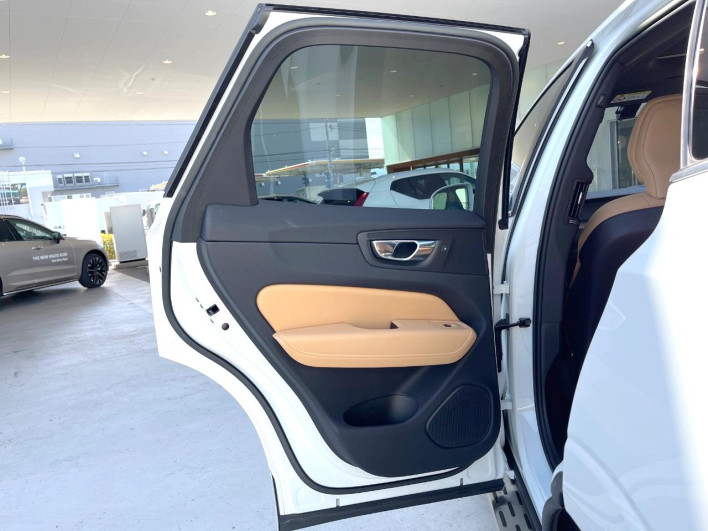 2022 Volvo XC60 5AA-UB420TXCM (UW-6a0c6d77d2349)[19]