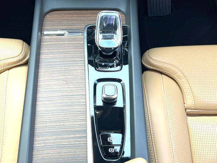 2022 Volvo XC60 5AA-UB420TXCM (UW-6a0c6d77d2349)[26]