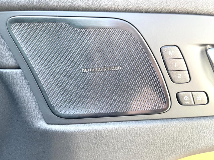 2022 Volvo XC60 5AA-UB420TXCM (UW-6a0c6d77d2349)[7]