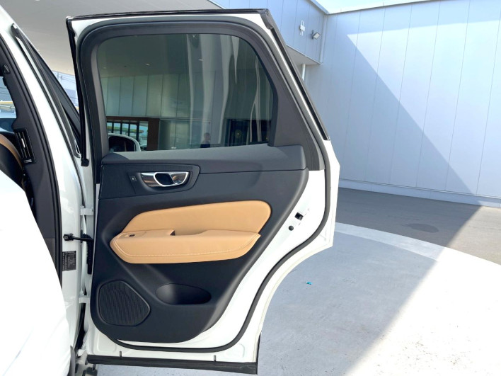 2022 Volvo XC60 5AA-UB420TXCM (UW-6a0c6d77d2349)[15]