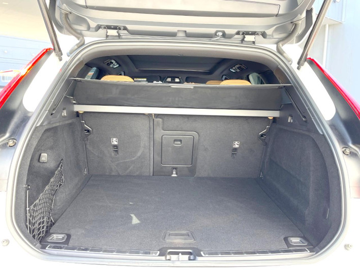 2022 Volvo XC60 5AA-UB420TXCM (UW-6a0c6d77d2349)[16]