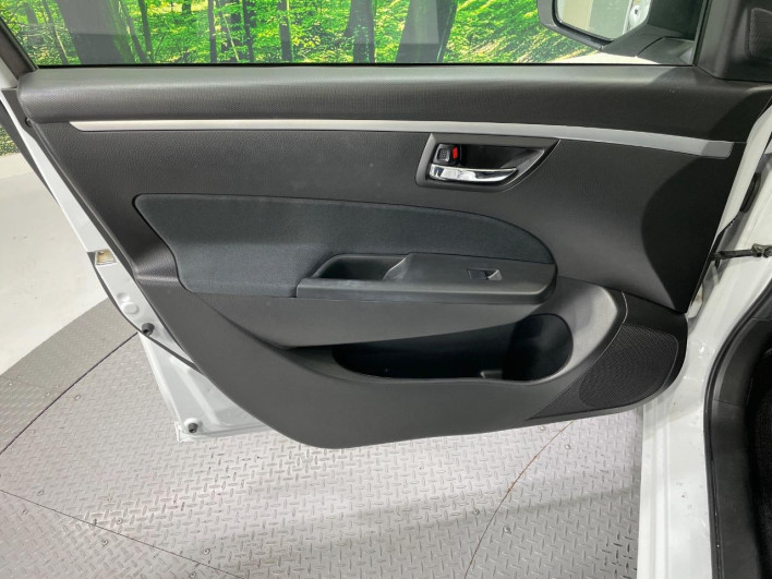 2015 Suzuki Swift DBA-ZC72S (UW-6a0c6d7bc0666)[27]