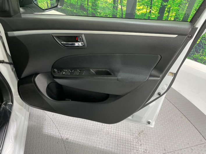 2015 Suzuki Swift DBA-ZC72S (UW-6a0c6d7bc0666)[29]