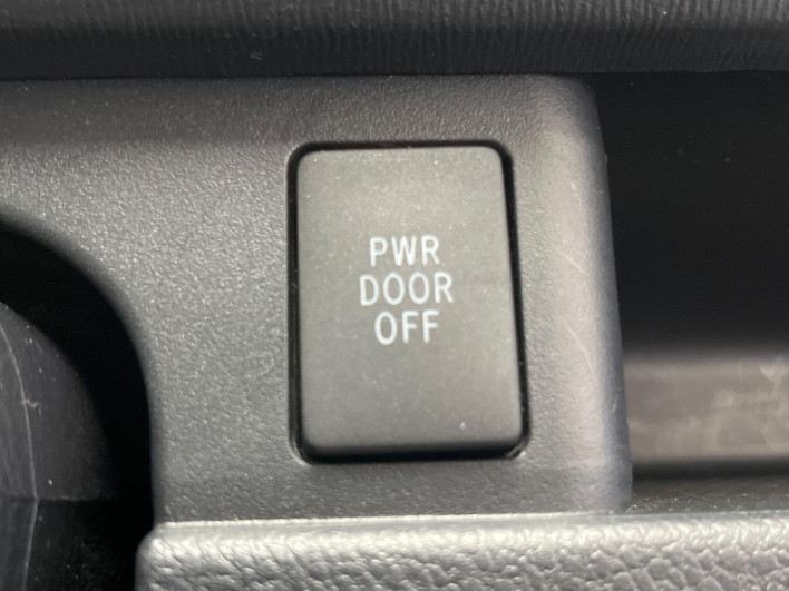 2013 Toyota Noah DBA-ZRR70G (UW-6a0c6d8037748)[13]