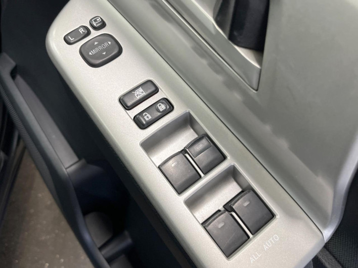 2013 Toyota Noah DBA-ZRR70G (UW-6a0c6d8037748)[7]