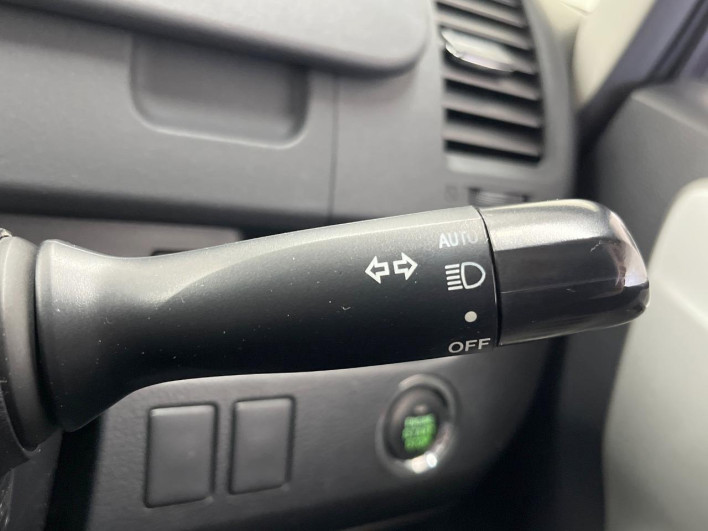 2013 Toyota Noah DBA-ZRR70G (UW-6a0c6d8037748)[15]