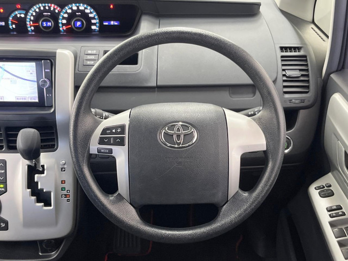 2013 Toyota Noah DBA-ZRR70G (UW-6a0c6d8037748)[22]