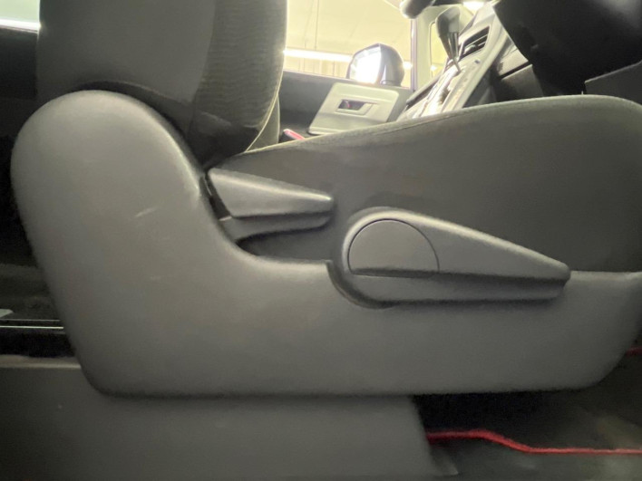2013 Toyota Noah DBA-ZRR70G (UW-6a0c6d8037748)[19]