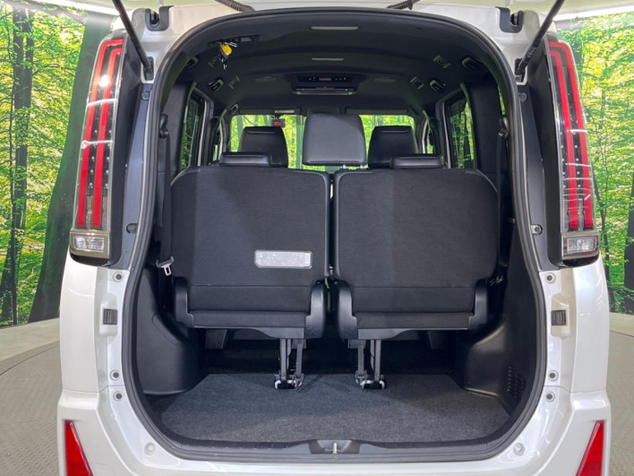 2018 Toyota Noah DBA-ZRR80W (UW-6a0c6d842c63f)[20]