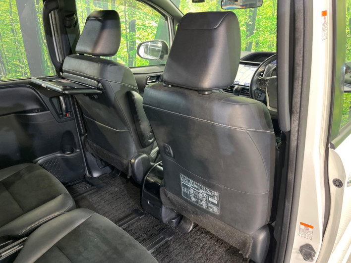 2018 Toyota Noah DBA-ZRR80W (UW-6a0c6d842c63f)[26]