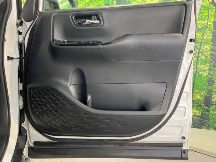 2018 Toyota Noah DBA-ZRR80W (UW-6a0c6d842c63f)[19]