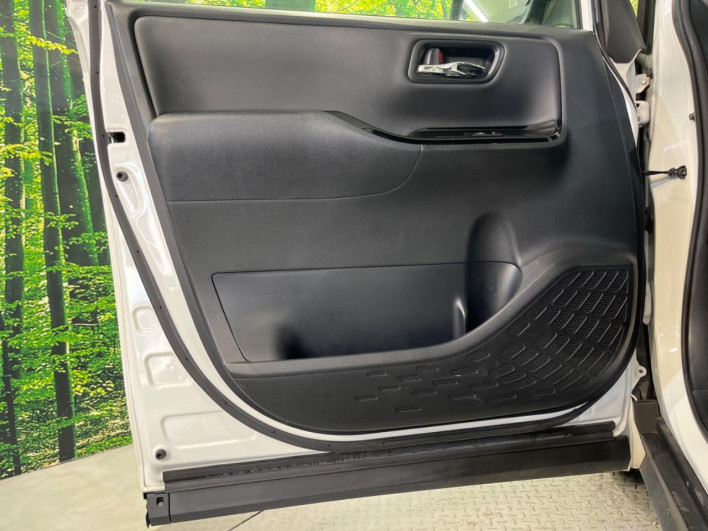 2018 Toyota Noah DBA-ZRR80W (UW-6a0c6d842c63f)[18]