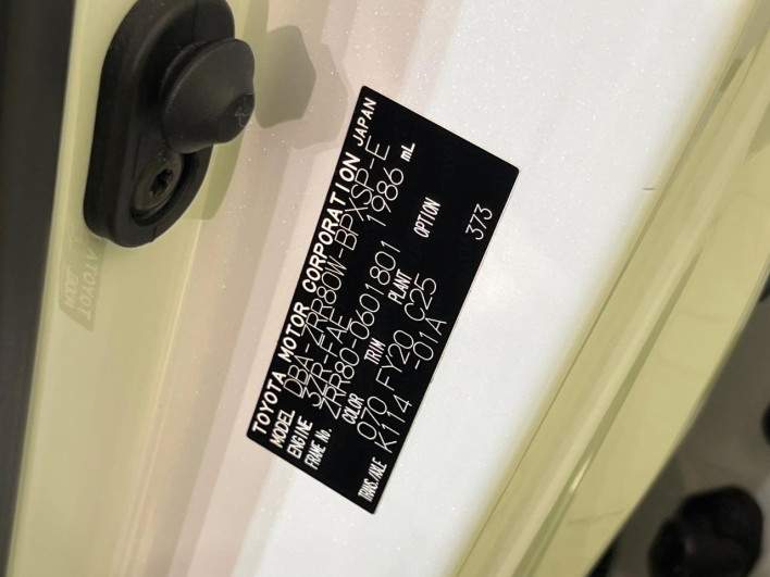 2020 Toyota Voxy DBA-ZRR80W (UW-6a0c6d8709de2)[1]