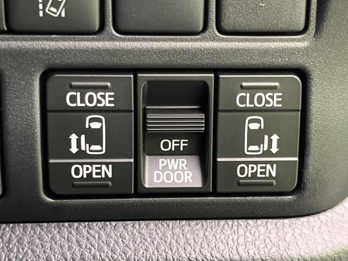 2020 Toyota Voxy DBA-ZRR80W (UW-6a0c6d8709de2)[17]