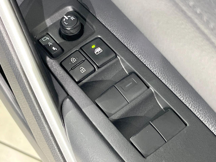 2023 Toyota Corolla Cross 6AA-ZVG11 (UW-6a0c6d8caa4d8)[12]
