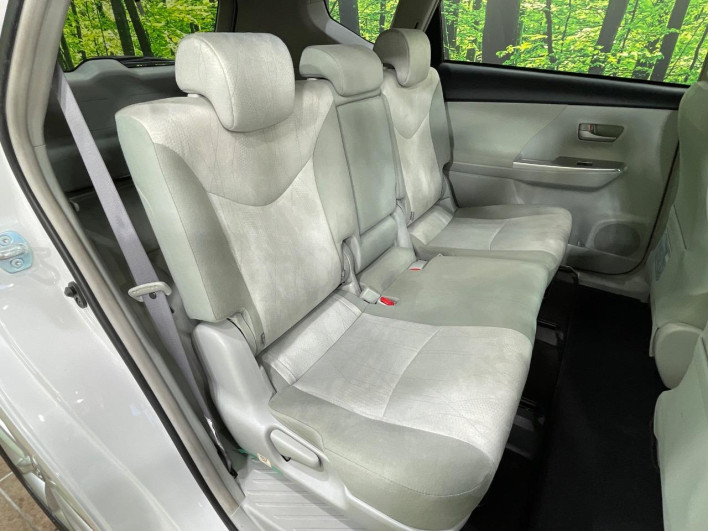 2013 Toyota Prius α DAA-ZVW41W (UW-6a0c6d92da126)[6]