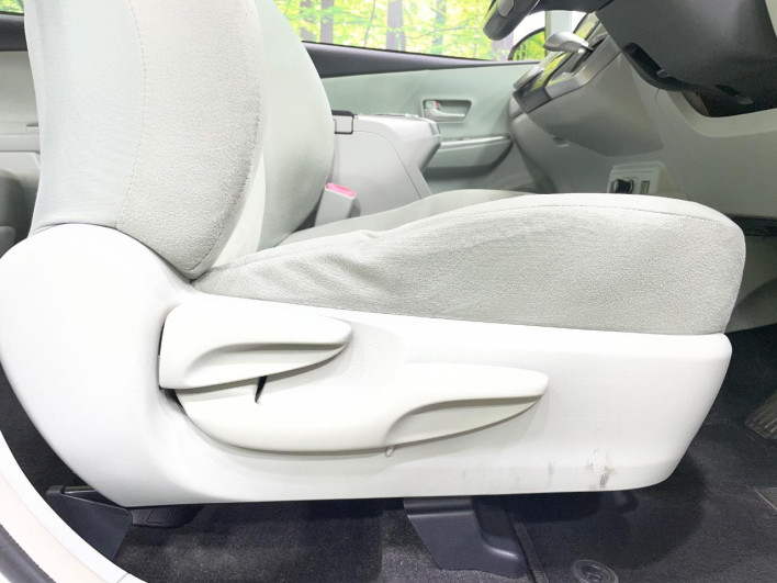 2013 Toyota Prius α DAA-ZVW41W (UW-6a0c6d92da126)[10]