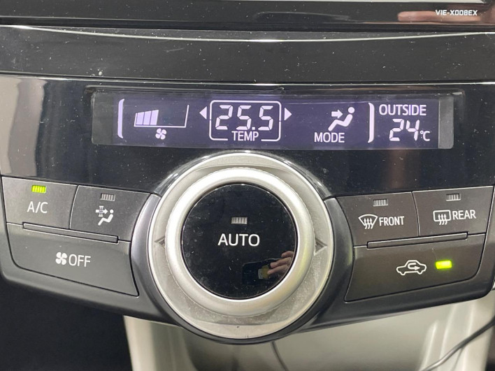 2013 Toyota Prius α DAA-ZVW41W (UW-6a0c6d92da126)[16]