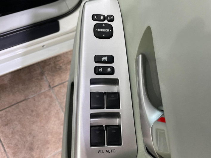 2013 Toyota Prius α DAA-ZVW41W (UW-6a0c6d92da126)[9]