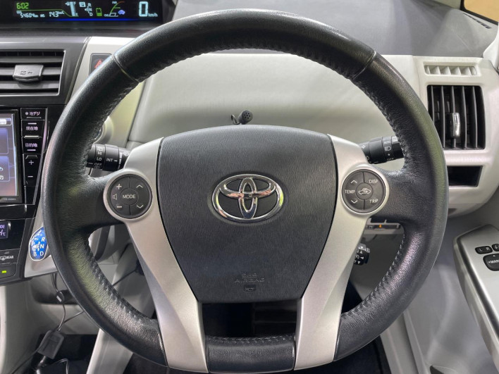 2013 Toyota Prius α DAA-ZVW41W (UW-6a0c6d92da126)[27]