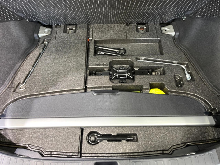 2020 Toyota Prius 6AA-ZVW51 (UW-6a0c6d98a37cb)[16]