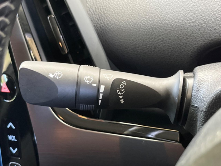2018 Toyota Prius PHV DLA-ZVW52 (UW-6a0c6d9c67e6c)[16]