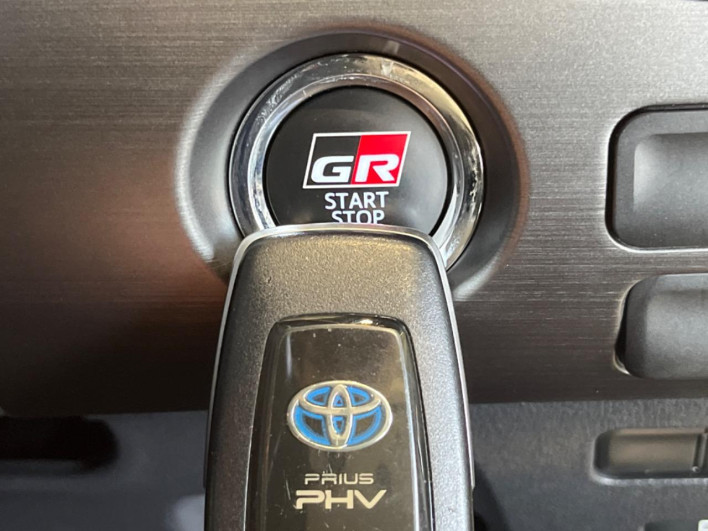 2018 Toyota Prius PHV DLA-ZVW52 (UW-6a0c6d9c67e6c)[4]