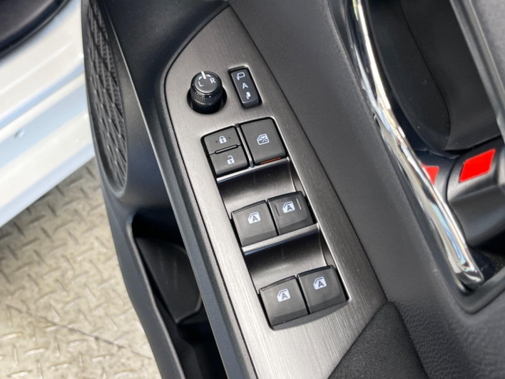 2018 Toyota Prius PHV DLA-ZVW52 (UW-6a0c6d9c67e6c)[24]
