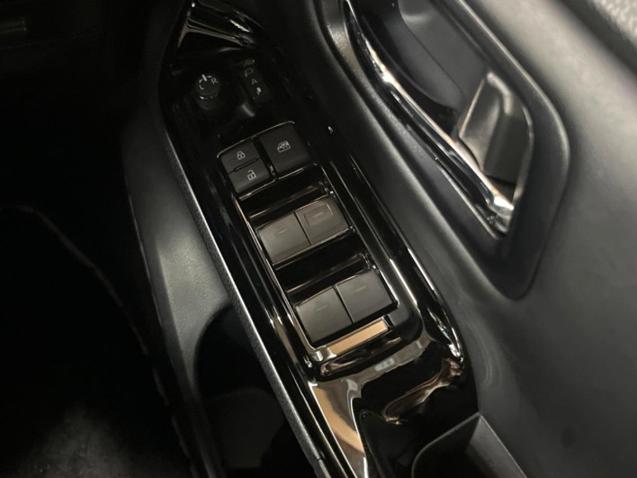 2020 Toyota Voxy 6AA-ZWR80W (UW-6a0c6da403ee5)[22]