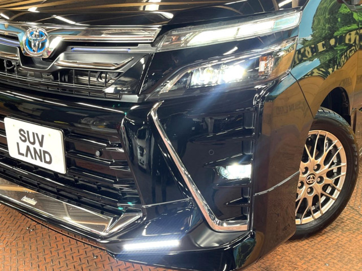 2020 Toyota Voxy 6AA-ZWR80W (UW-6a0c6da403ee5)[17]