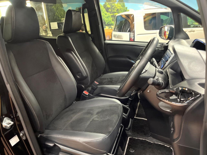 2020 Toyota Voxy 6AA-ZWR80W (UW-6a0c6da403ee5)[20]