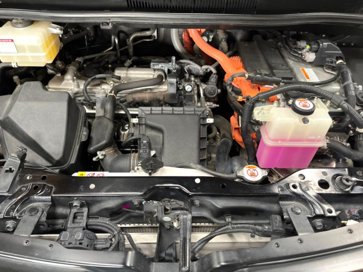 2020 Toyota Voxy 6AA-ZWR80W (UW-6a0c6da403ee5)[19]