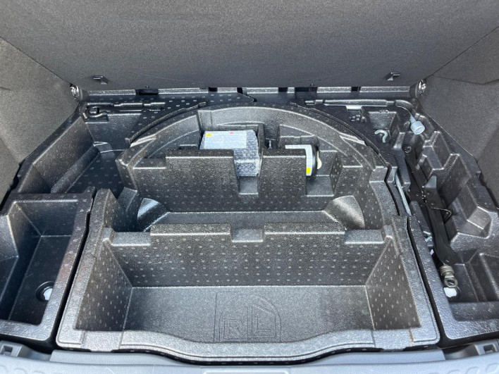 2017 Toyota C-HR DAA-ZYX10 (UW-6a0c6dac0cb9b)[21]